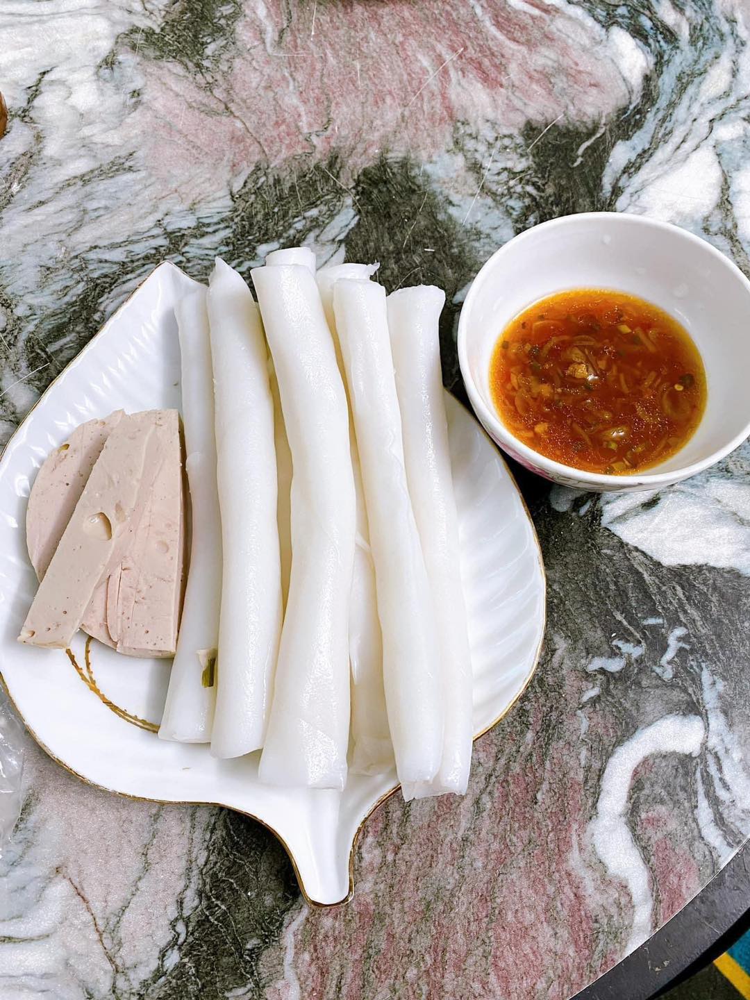 Photograph the unique texture of Halong Bay’s heritage dish